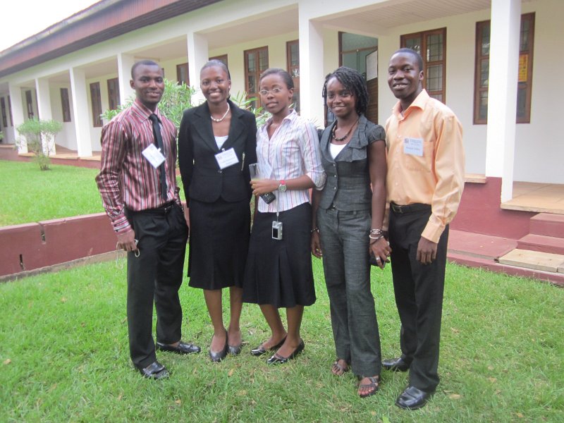 ghana and nigerian students.JPG - Nigerian student (Joy Okechukwu) with Ghanaian students